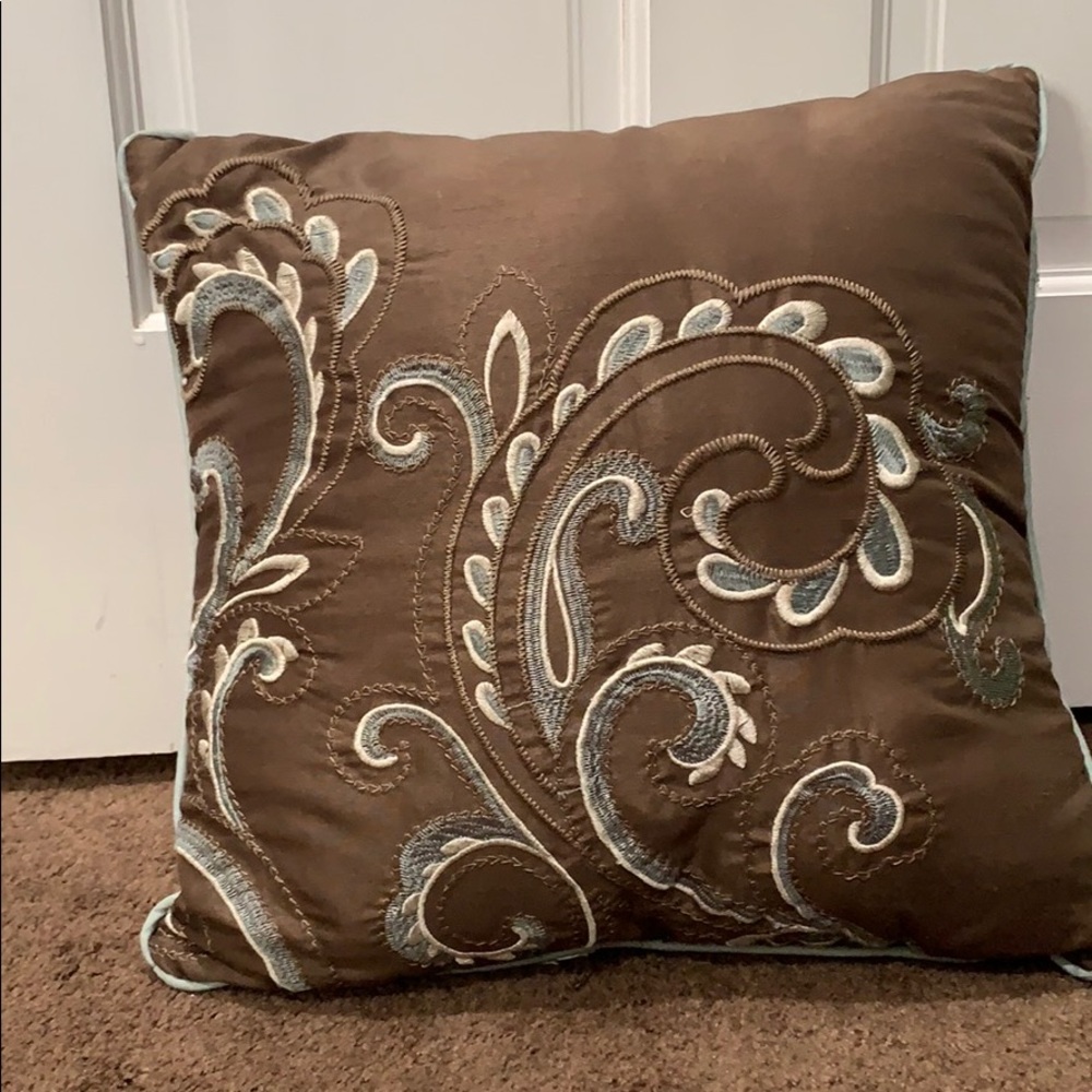 Decorative pillow